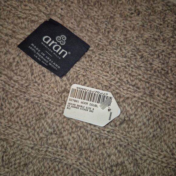 NWT ARAN WOOLEN MILLS Double Wide and Long 100% Merino Wool Scarf/Wrap - Picture 5 of 16